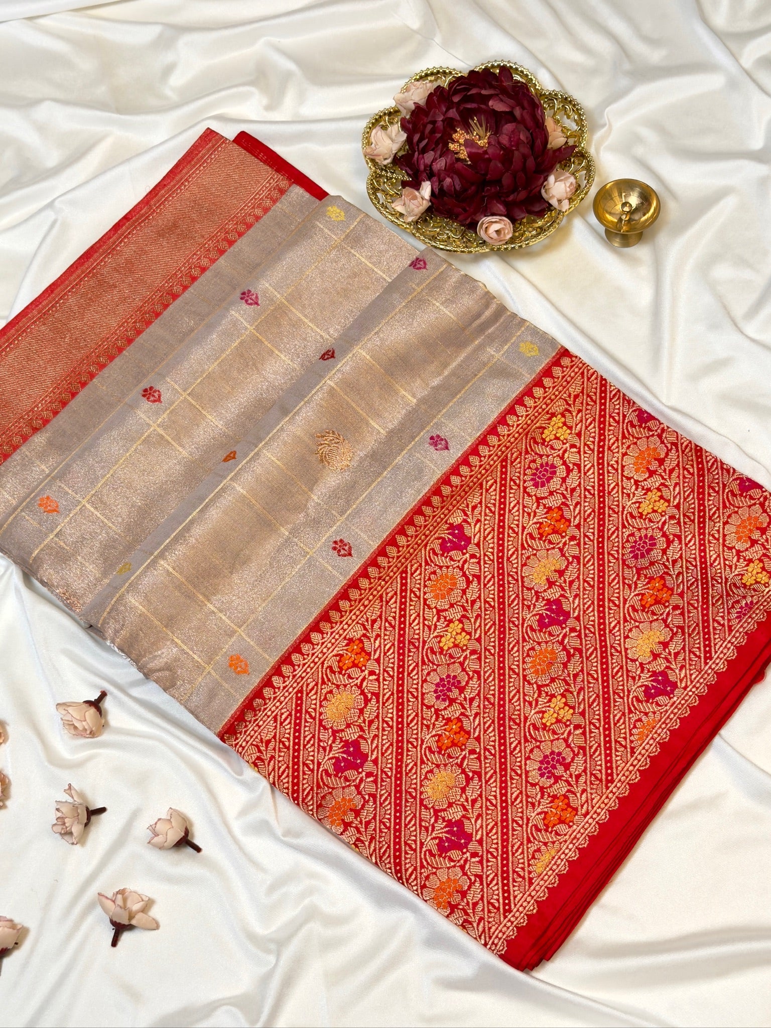 Gold Pure Tissue Silk Kadiyal Border Banarasi handwoven Saree