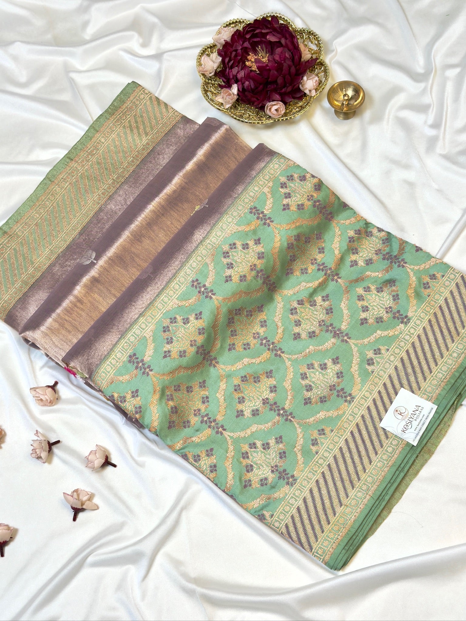 Champagne Gold Pure Tissue Silk Kadiyal Border Banarasi handwoven Saree