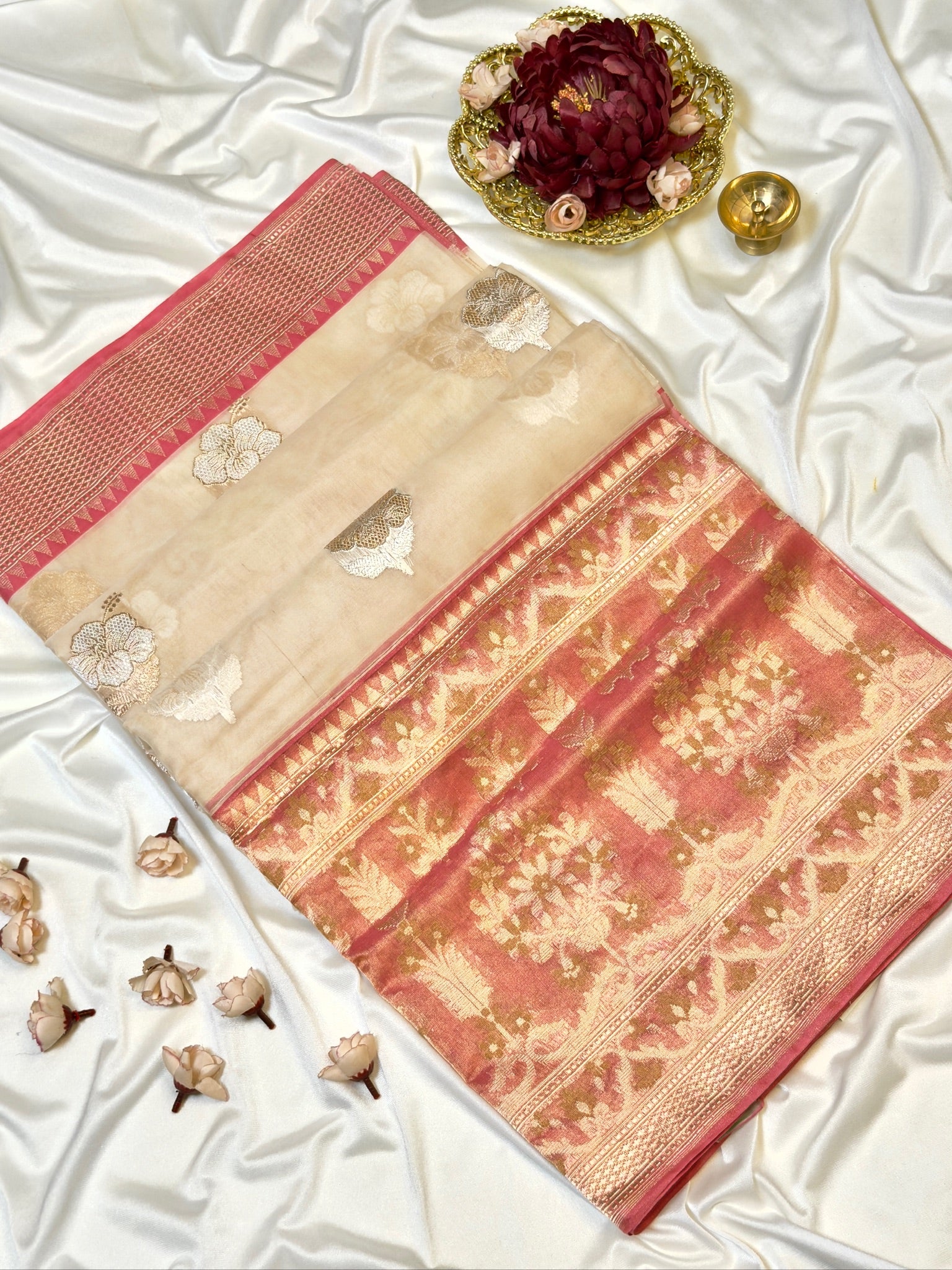 Ivory Pure Tissue Silk Kadiyal Border Banarasi handwoven Saree