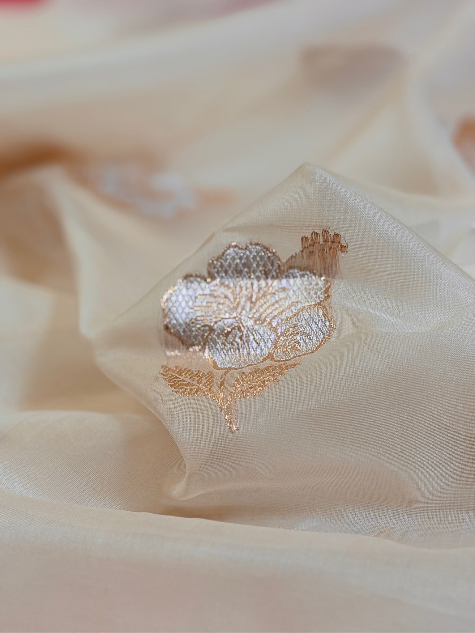 Ivory Pure Tissue Silk Kadiyal Border Banarasi handwoven Saree