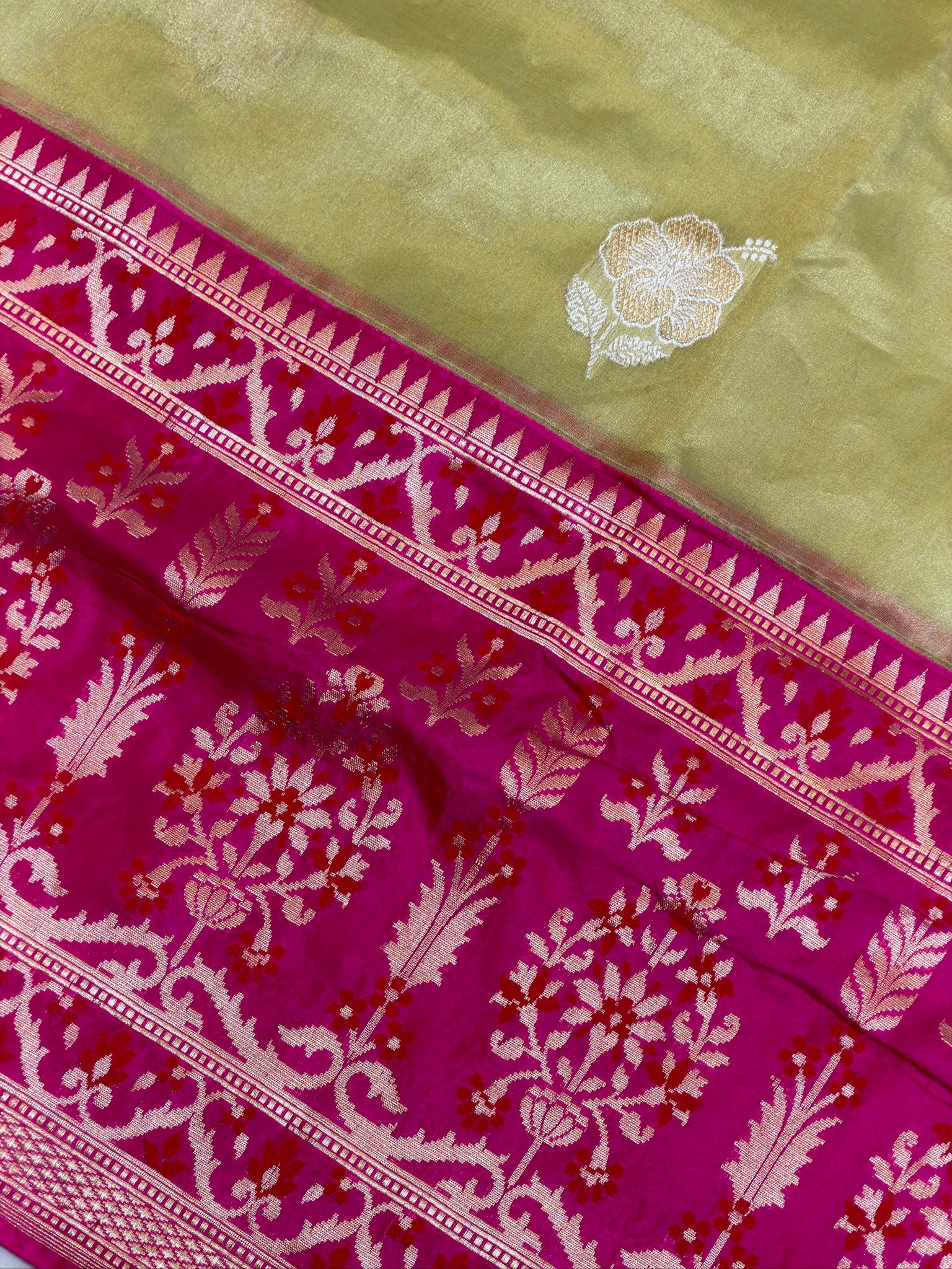 Pista Green Pure Tissue Silk Kadiyal Border Banarasi handwoven Saree