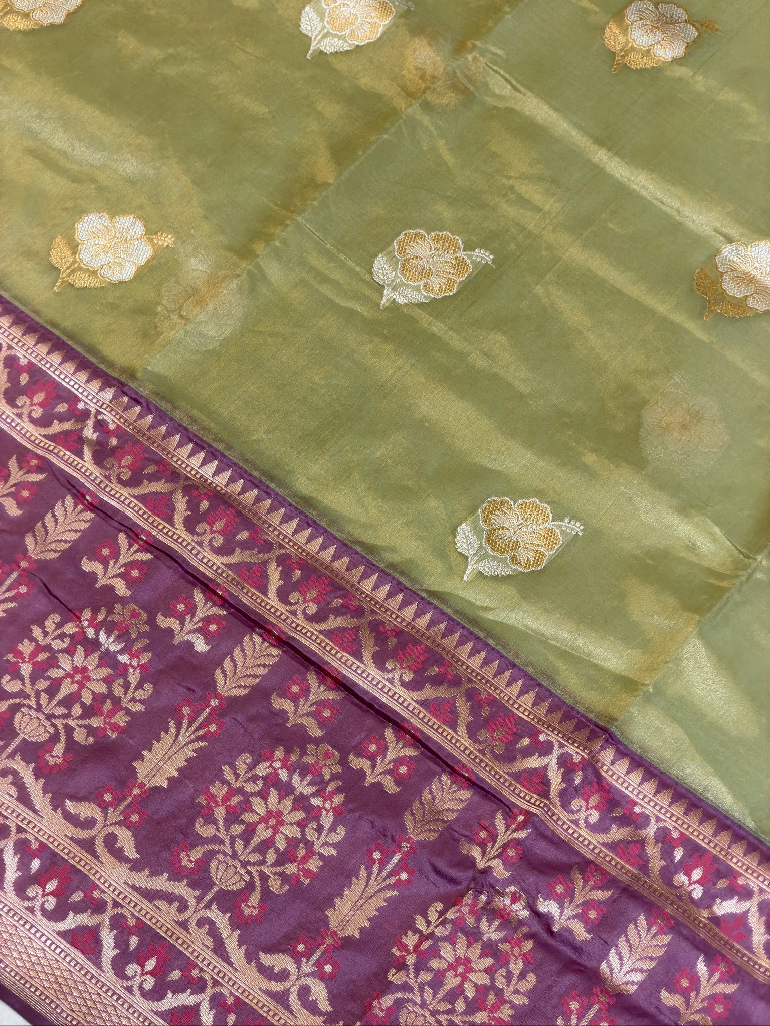 Pista Green Pure Tissue Silk Kadiyal Border Banarasi handwoven Saree