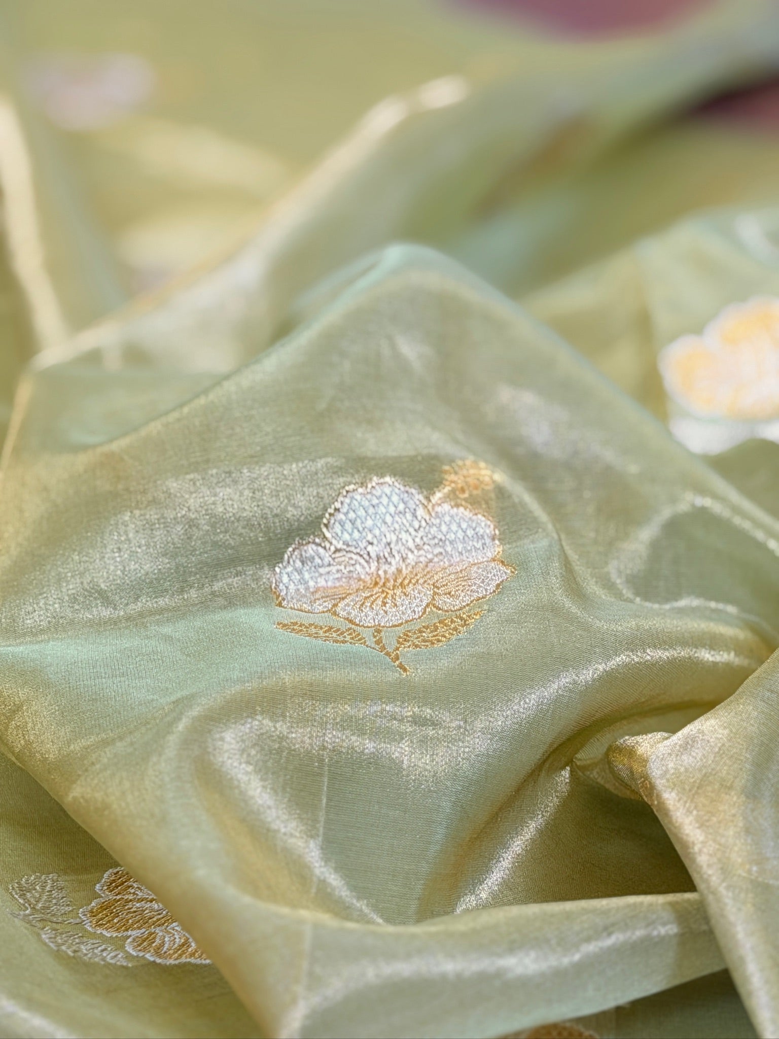 Pista Green Pure Tissue Silk Kadiyal Border Banarasi handwoven Saree