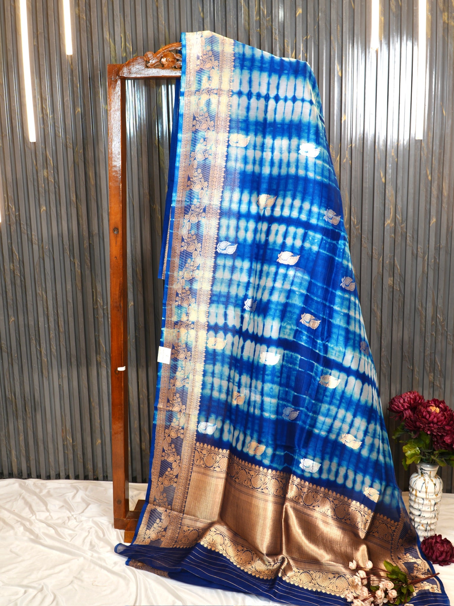Blue Handwoven Kora Silk Saree with Hand-Brush Dyeing & Zari Border