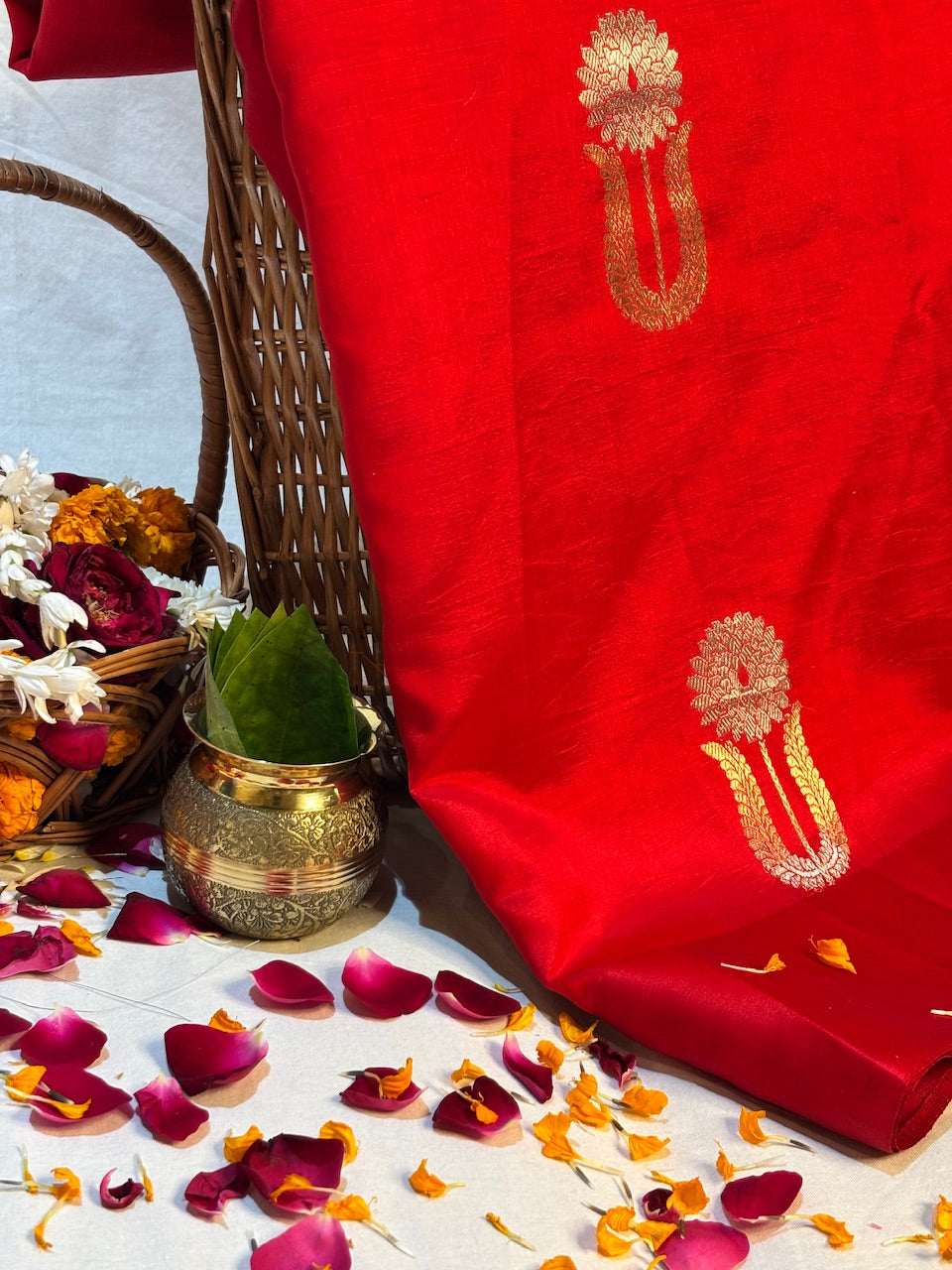 Red Gulab Booti Banarasi Pure Soft Silk Saree