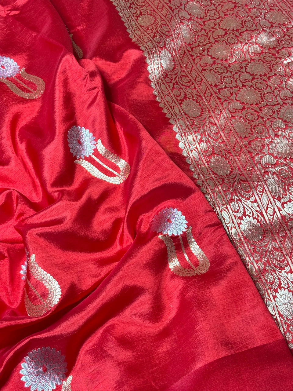 Red Gulab Booti Banarasi Pure Soft Silk Saree