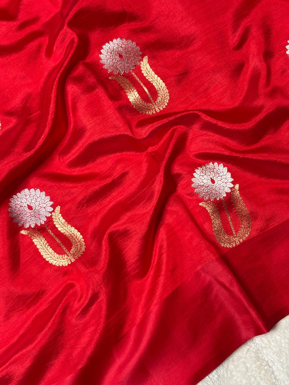 Red Gulab Booti Banarasi Pure Soft Silk Saree