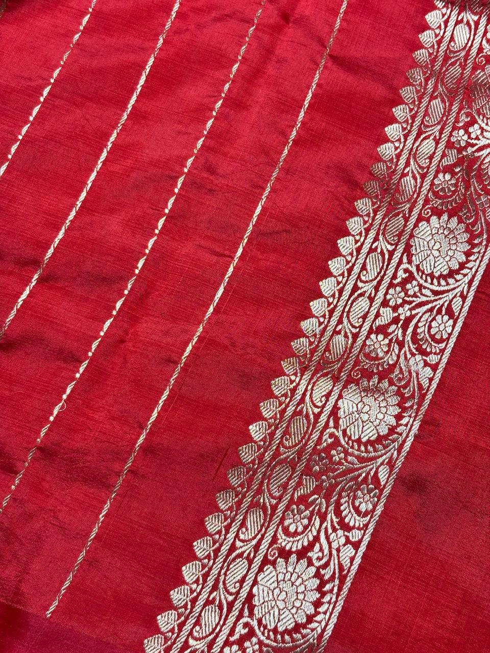 Red Gulab Booti Banarasi Pure Soft Silk Saree